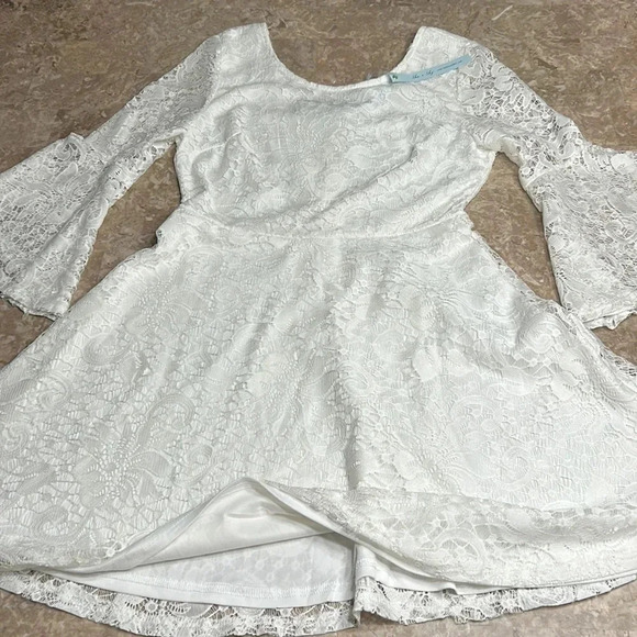 White lace dress,bell sleeve,NWT !floral lace, Medium,wedding,resort,romantic - Picture 11 of 14
